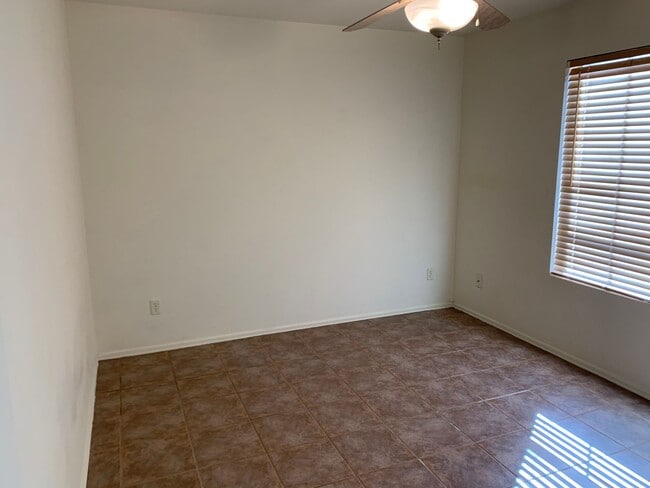 Building Photo - 4BD/2BA/2CG 1900 sf in Canyon de Flores subdivision, Sierra Vista, AZ