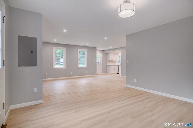 Building Photo - 3 Botsford Hill Rd
