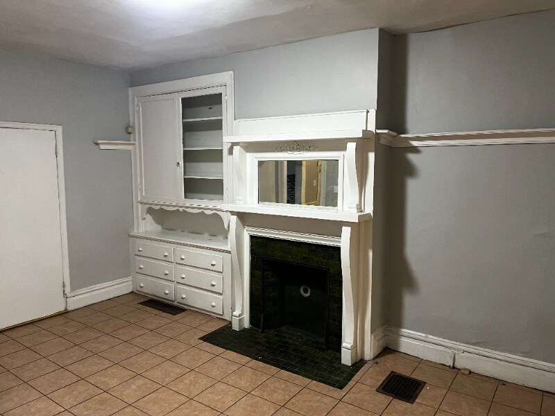 Building Photo - 7138 Race St