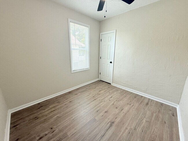 Building Photo - Renovated 3-Bedroom Home – We Welcome Sect...