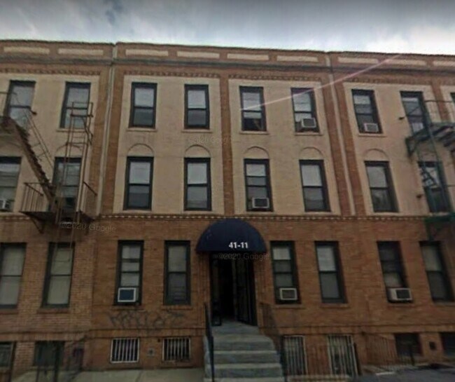 Primary Photo - 4111 52nd St