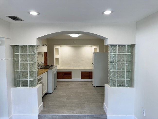 Building Photo - 161 SW 52nd Ct