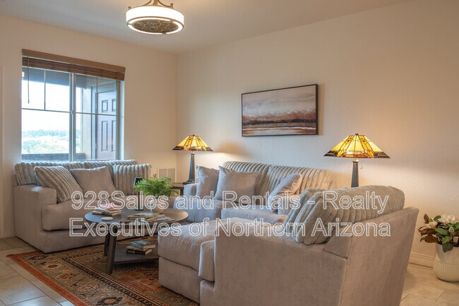 Building Photo - 207 S Beaver St