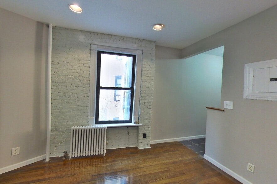 Building Photo - 416 E 13th St