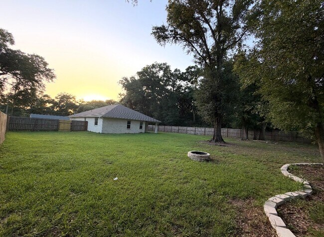 Building Photo - 4630 Santa Rosa Dr