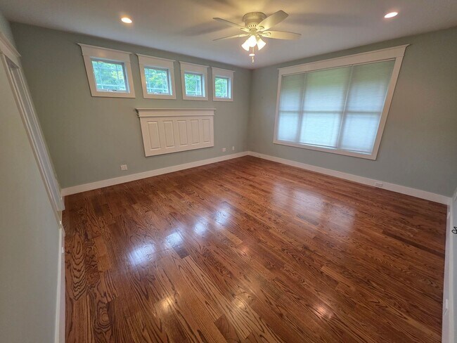 Building Photo - Luxurious 3-Bedroom Home in Poughquag, NY