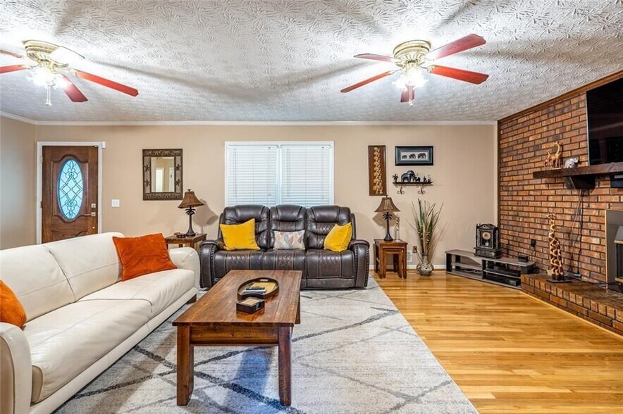 Building Photo - 465 Dobbs Rd