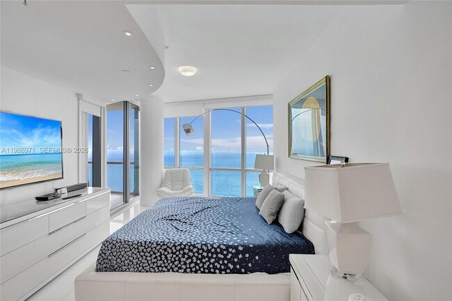 Building Photo - 17121 Collins Ave