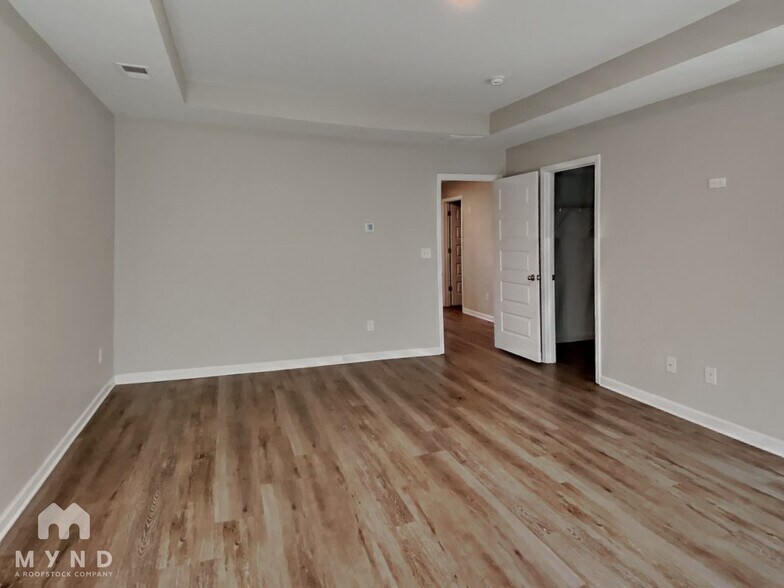 Building Photo - 3105 Hendrick Dr