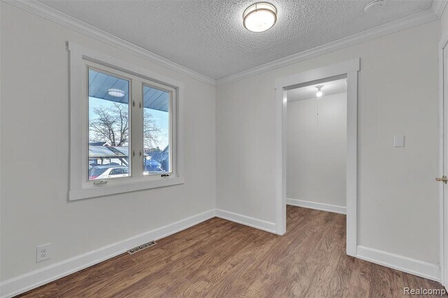 Building Photo - 8165 Leonard Dr