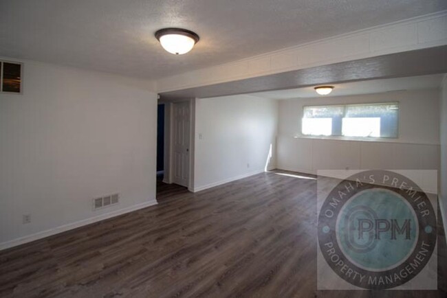 Building Photo - Vaulted Ceilings & Modern Updates in Prime...