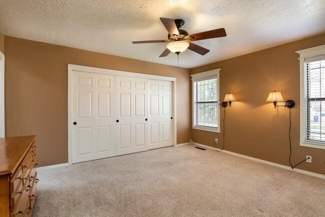 Building Photo - 717 Sagewood Ct SE