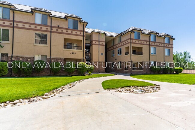 Building Photo - 878 E 700 N