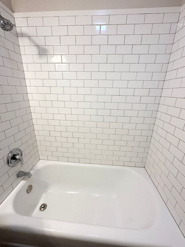 Building Photo - Adorable remodeled in 2023 2 bedroom 1 bathroom duplex available soon!