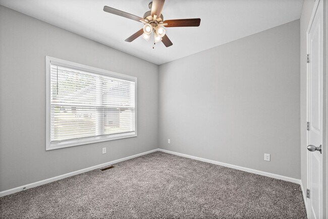 Building Photo - 54 E Fork Dr