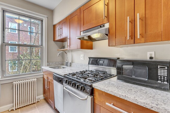 Building Photo - Charming 1-bedroom co-op unit