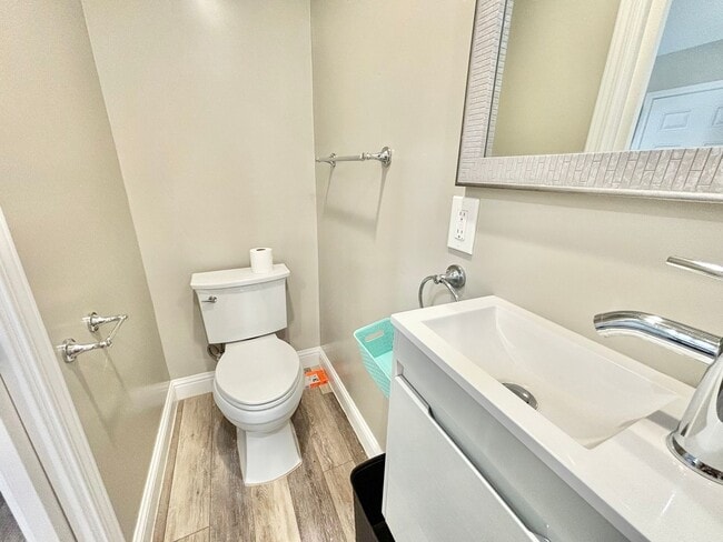 Building Photo - Fully Furnished Studio Near Nugget