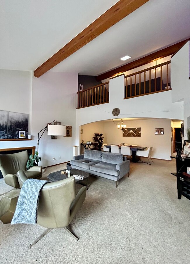 Building Photo - Spacious 2Bd/2.5Ba Luxury Loft-Style Condo...