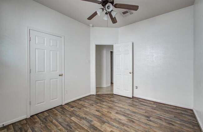 Building Photo - 7547 Oakwood Canyon Dr