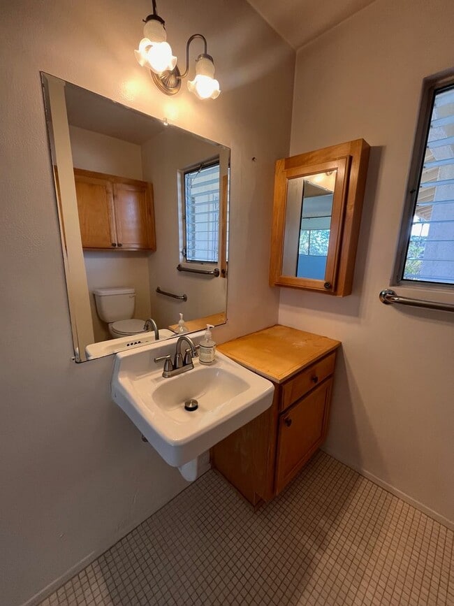 Building Photo - Spectacular Retro Home in a Rural Setting with Views and Space