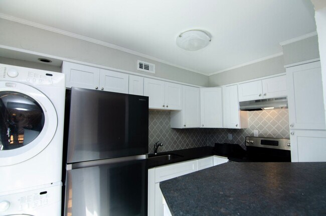 Building Photo - 201 Acklen Park Dr