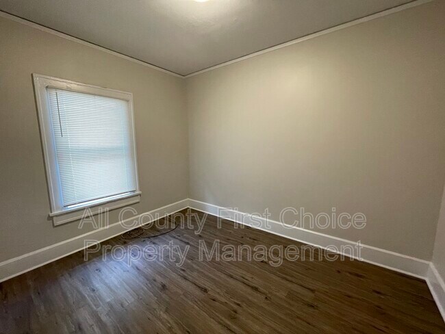 Building Photo - 1111 James Ave S