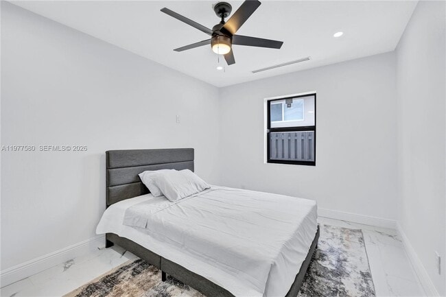 Building Photo - 1608 SW 5th Ct