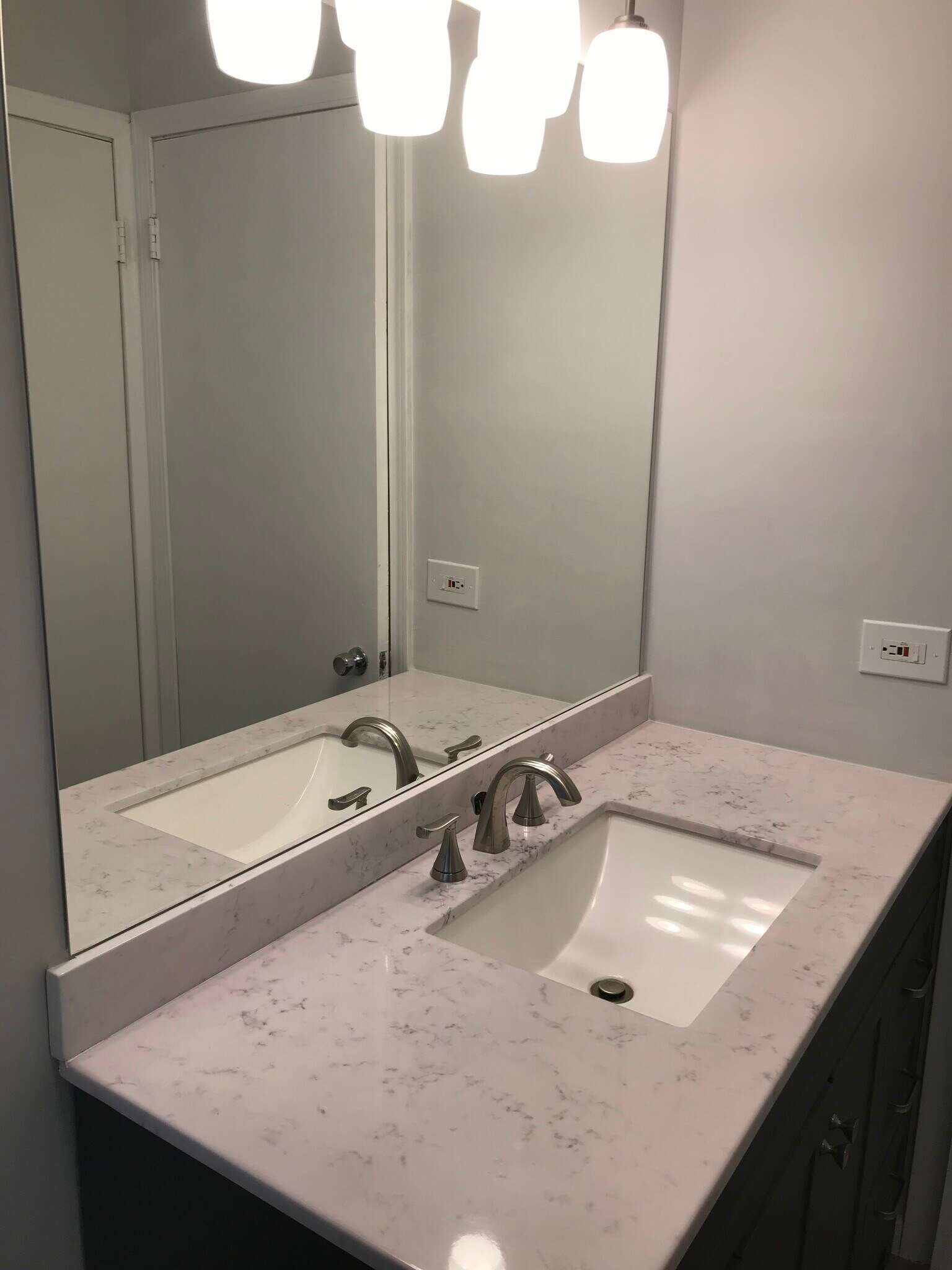 Building Photo - 8022 Oriole Ave