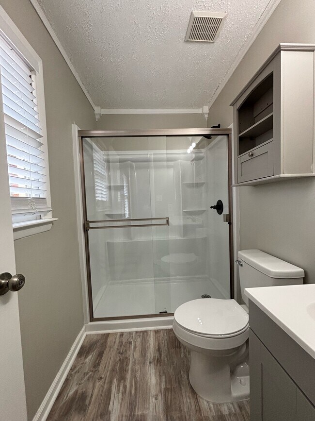 Building Photo - 6658 Vaughn Rd