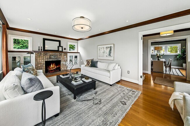 Building Photo - Capitol Hill View Home