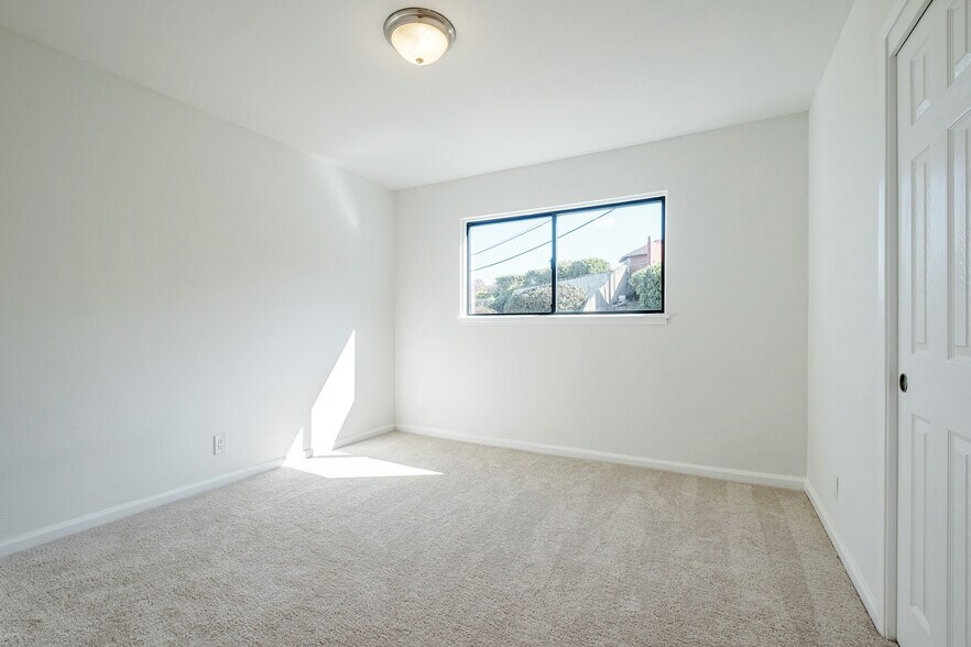 Building Photo - 97 Canyon Dr