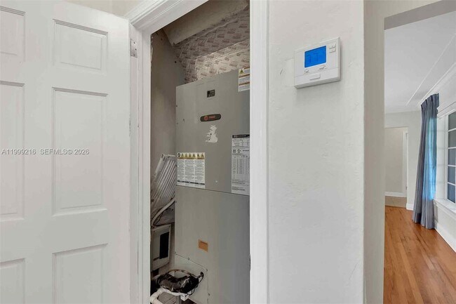 Building Photo - 1160 NE 98th St