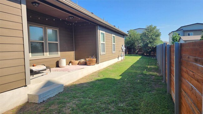 Building Photo - 8717 Blaze Dr