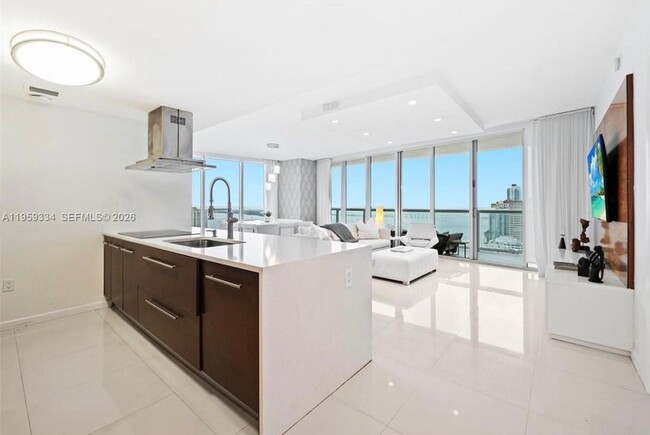 Building Photo - 495 Brickell Ave