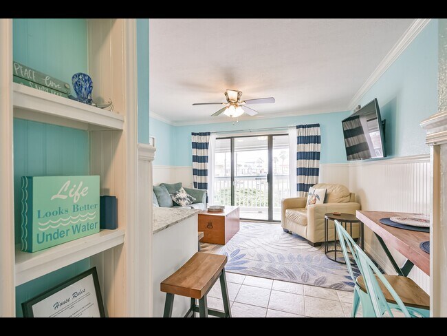 Building Photo - 6102 Seawall Blvd