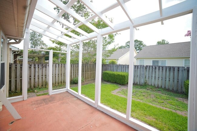 Building Photo - 1121 Mosswood Chase