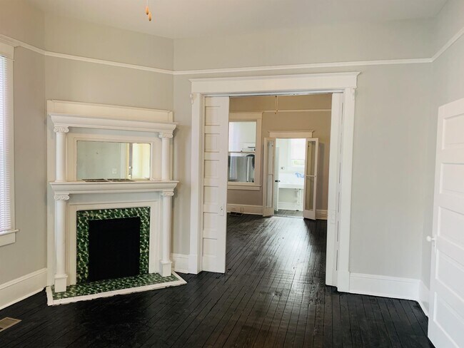 Building Photo - 23 E 40th St