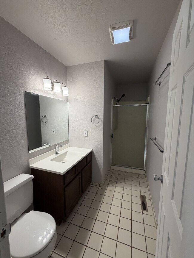 Building Photo - 181 Erickson Ct E