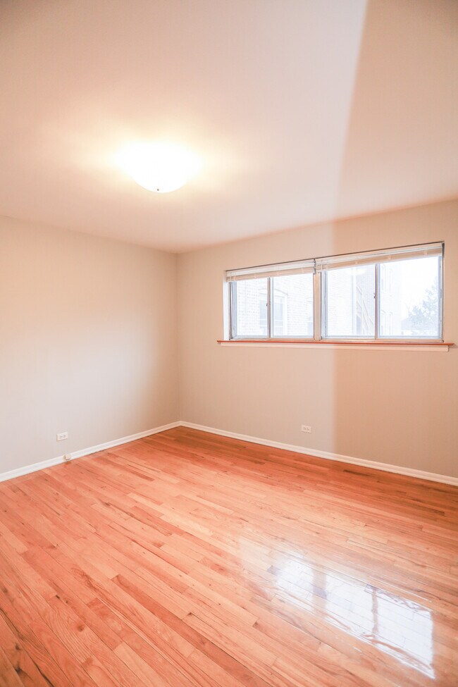 Building Photo - 5701 N Kimball Ave