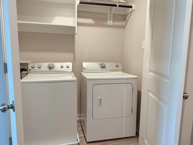 Building Photo - 2227 Rocoso Trl