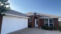 Building Photo - 614 N 7th St