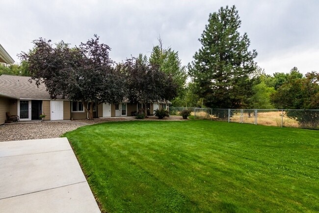 Building Photo - 3085 Resort St