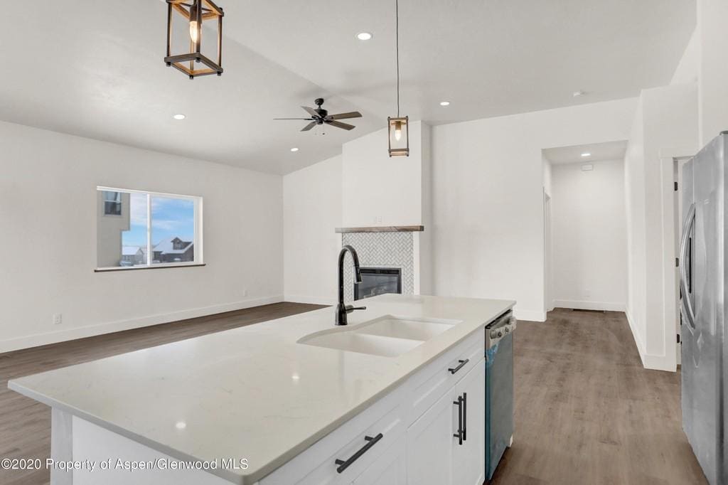 Kitchen looking toward living room - 340 Lake View Rd