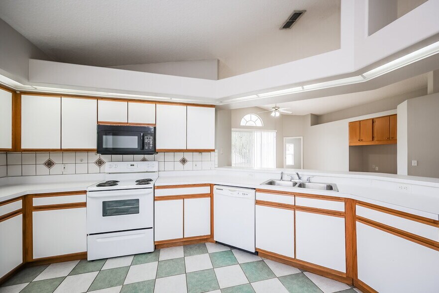 Building Photo - 16410 Coopers Hawk Ave