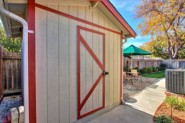 Building Photo - 6632 Branchwater Way