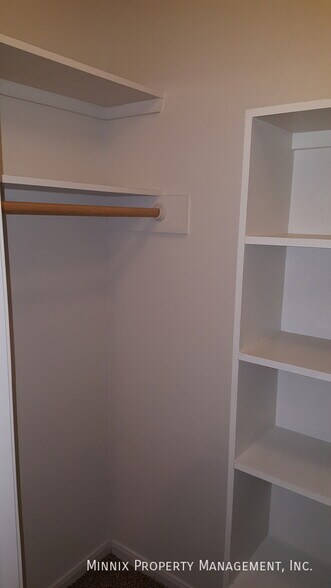 Building Photo - 517 N Brentwood Ave