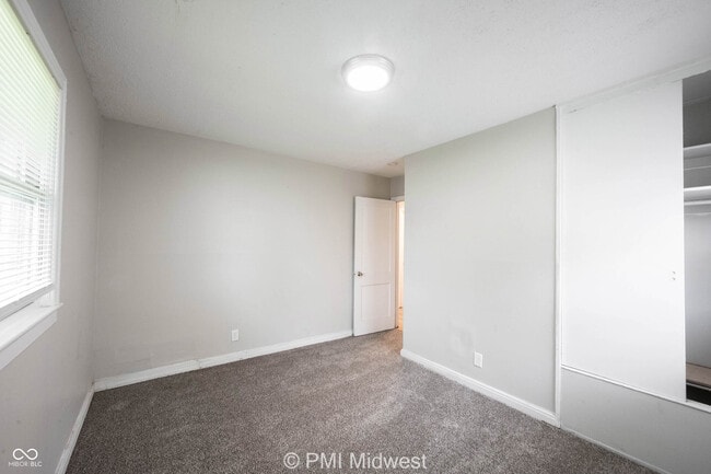 Building Photo - 4923 Barlow Dr