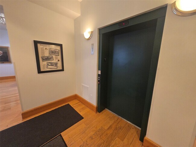 Building Photo - 900 Market St