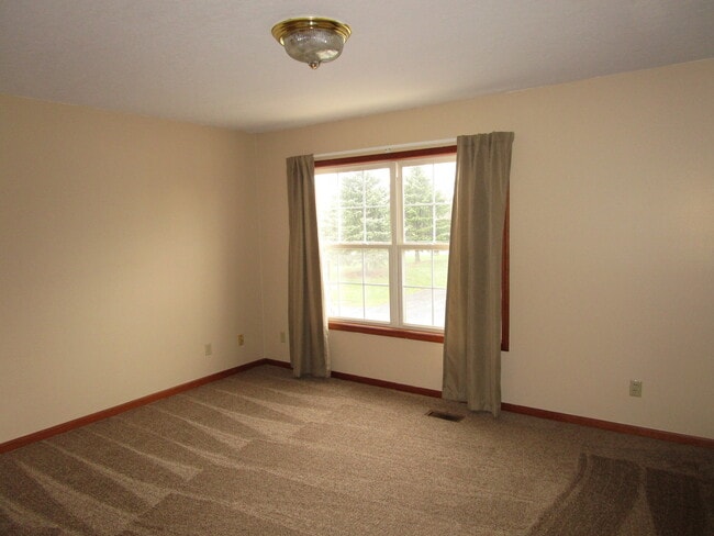 Building Photo - 3 Bedroom Duplex in Albion!!!