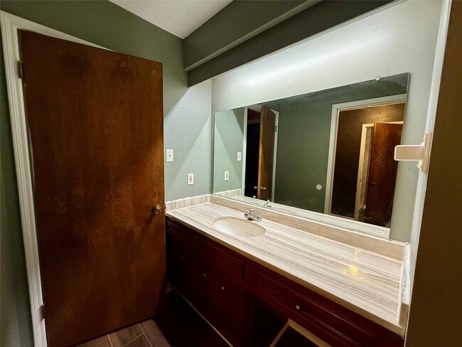 Building Photo - 16002 Havenhurst Dr